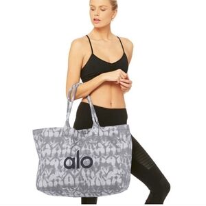NWT Alo Yoga Tiedye Tote Bag